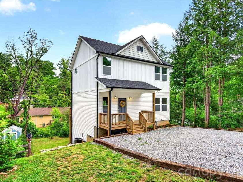 88 Walker Street, Black Mountain, NC 28711.  MLS# CAR4393259, YatesRealty ID 35747. Front of home