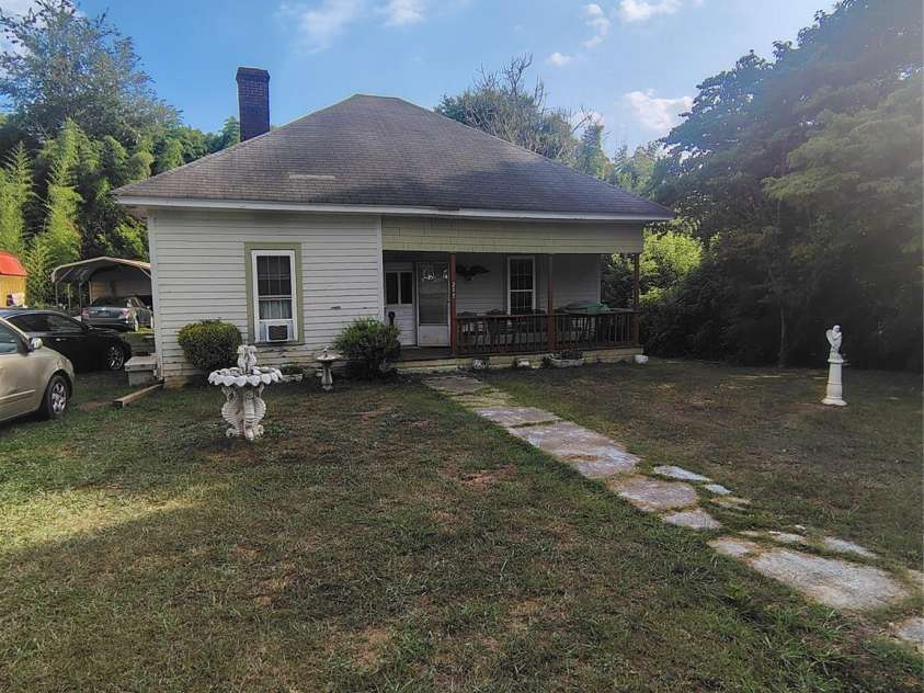 217 Broad Street, Shelby, NC 28152.  MLS# CAR4402088, YatesRealty ID 35751. 
