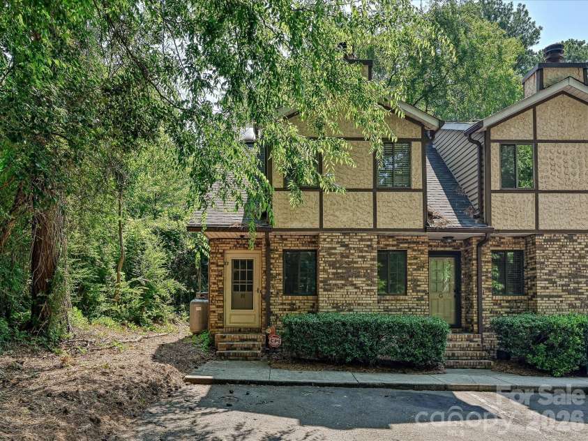 9111 Sharonbrook Drive, Charlotte, NC 28210.  MLS# CAR4401019, YatesRealty ID 35752. 