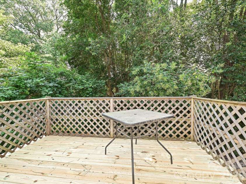 9111 Sharonbrook Drive, Charlotte, NC 28210.  MLS# CAR4401019, YatesRealty ID 35752. 