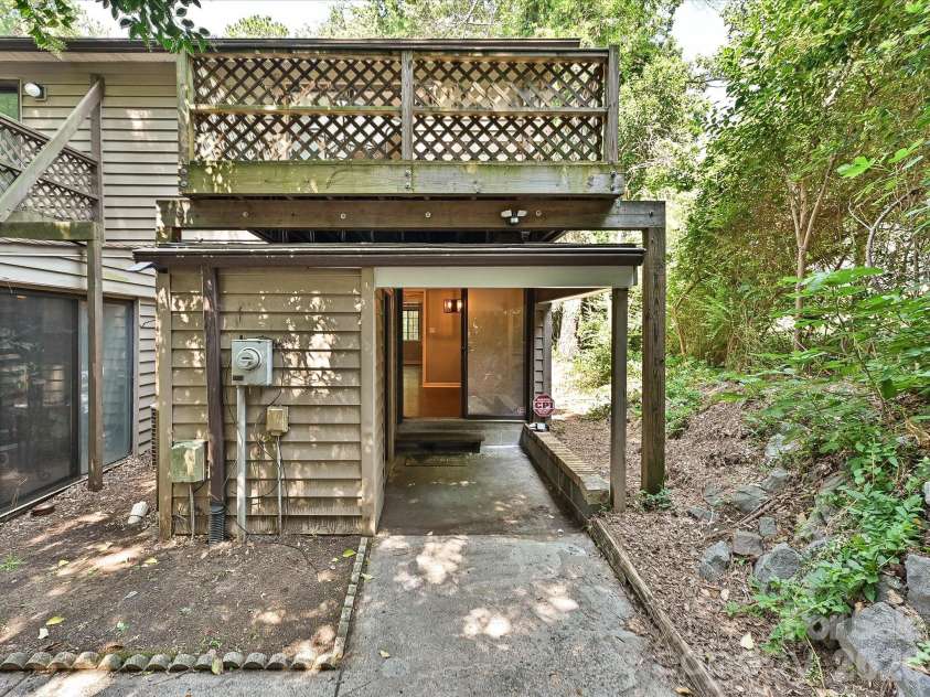 9111 Sharonbrook Drive, Charlotte, NC 28210.  MLS# CAR4401019, YatesRealty ID 35752. 