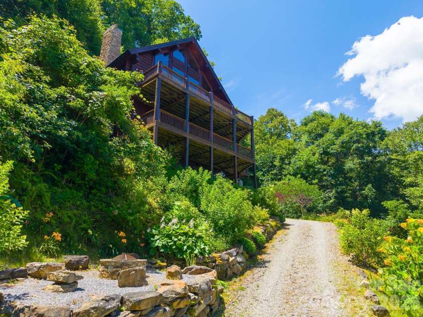 92 Falcons Peak Lane, Whittier, NC 28789.  MLS# CAR4401062, YatesRealty ID 35755. 