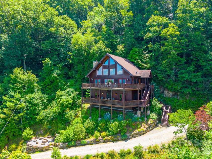 92 Falcons Peak Lane, Whittier, NC 28789.  MLS# CAR4401062, YatesRealty ID 35755. 
