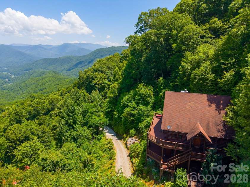 92 Falcons Peak Lane, Whittier, NC 28789.  MLS# CAR4401062, YatesRealty ID 35755. 