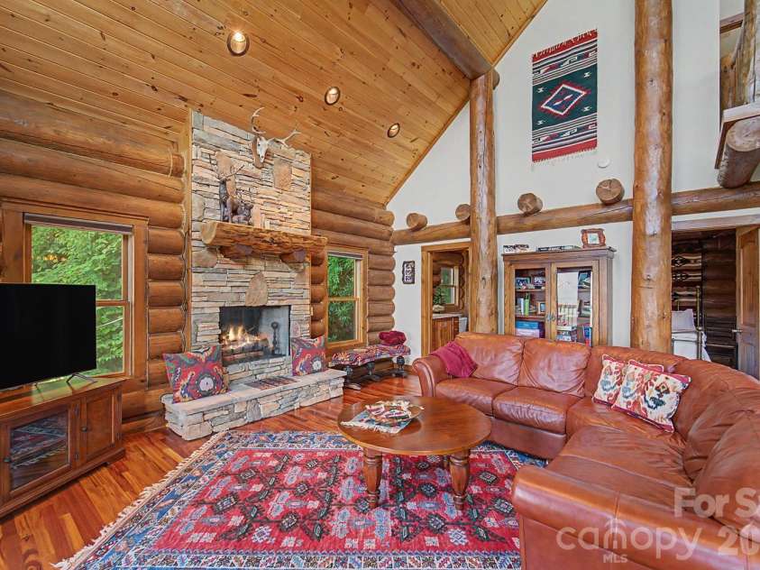 92 Falcons Peak Lane, Whittier, NC 28789.  MLS# CAR4401062, YatesRealty ID 35755. 