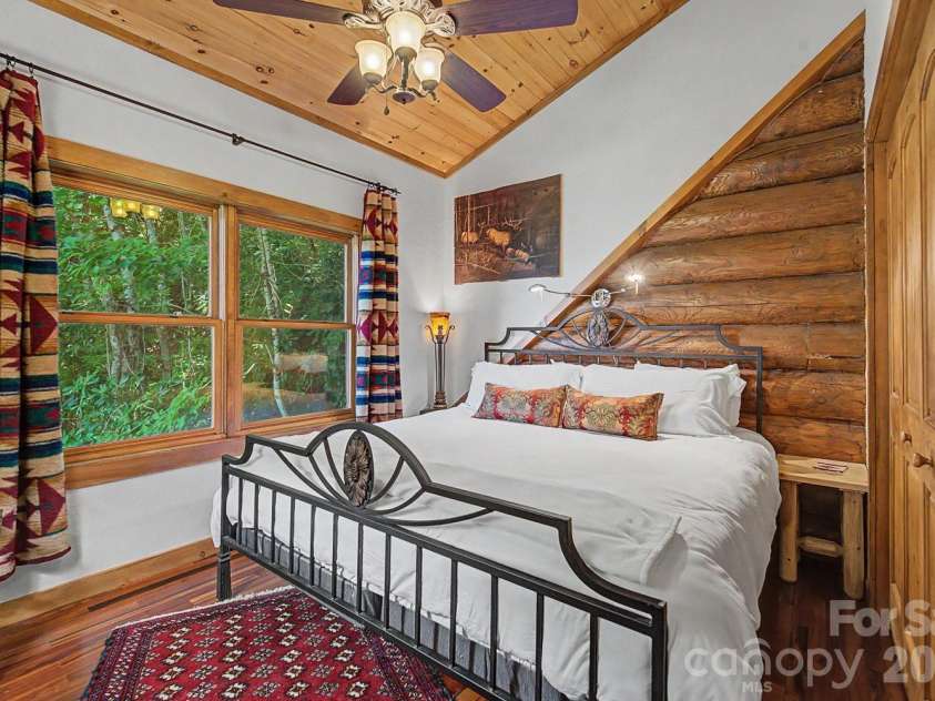 92 Falcons Peak Lane, Whittier, NC 28789.  MLS# CAR4401062, YatesRealty ID 35755. 