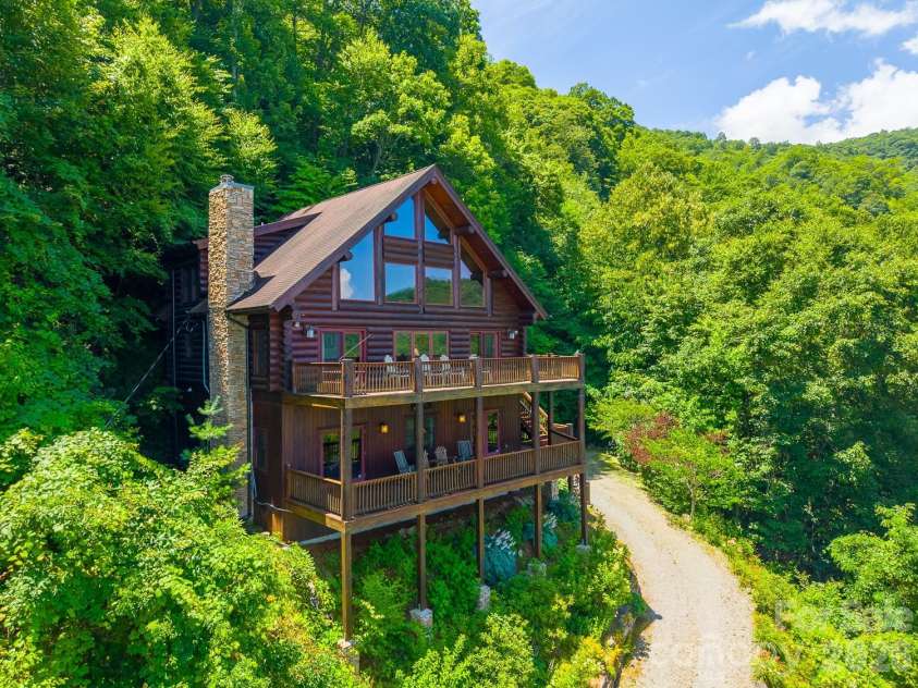 92 Falcons Peak Lane, Whittier, NC 28789.  MLS# CAR4401062, YatesRealty ID 35755. 