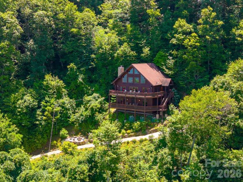 92 Falcons Peak Lane, Whittier, NC 28789.  MLS# CAR4401062, YatesRealty ID 35755. 