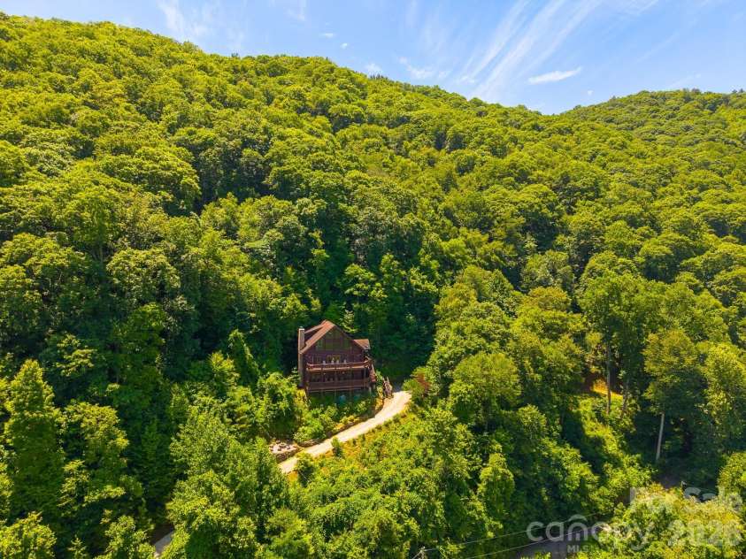 92 Falcons Peak Lane, Whittier, NC 28789.  MLS# CAR4401062, YatesRealty ID 35755. 