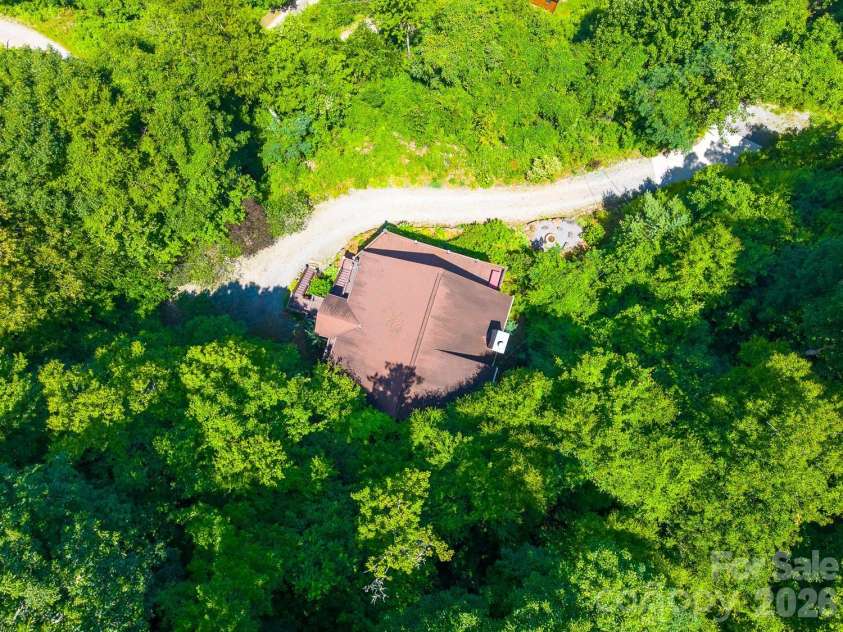 92 Falcons Peak Lane, Whittier, NC 28789.  MLS# CAR4401062, YatesRealty ID 35755. 