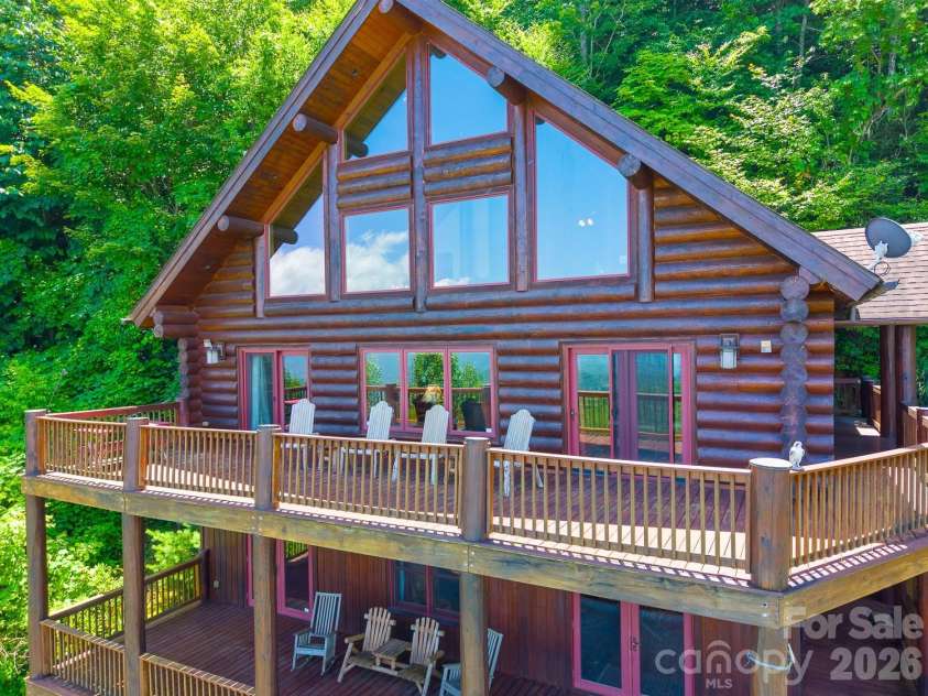 92 Falcons Peak Lane, Whittier, NC 28789.  MLS# CAR4401062, YatesRealty ID 35755. 