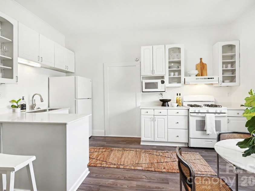 2816 Yadkin Avenue, Charlotte, NC 28205.  MLS# CAR4401875, YatesRealty ID 35757. 