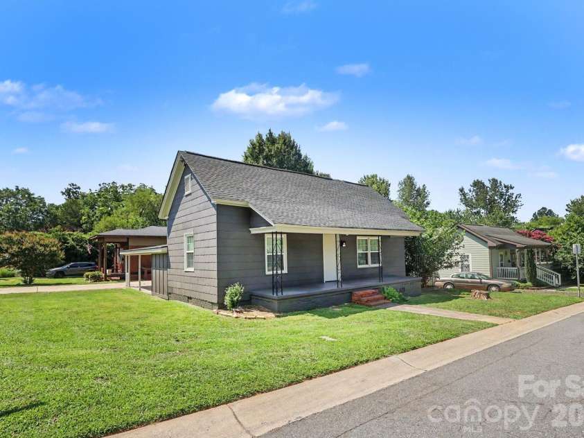 2816 Yadkin Avenue, Charlotte, NC 28205.  MLS# CAR4401875, YatesRealty ID 35757. 