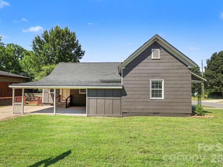 2816 Yadkin Avenue, Charlotte, NC 28205.  MLS# CAR4401875, YatesRealty ID 35757. 