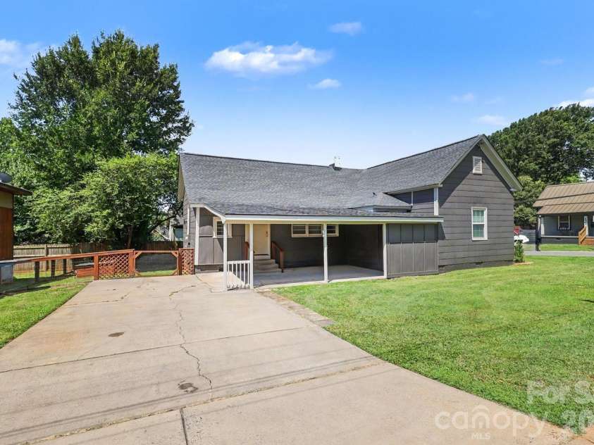 2816 Yadkin Avenue, Charlotte, NC 28205.  MLS# CAR4401875, YatesRealty ID 35757. 