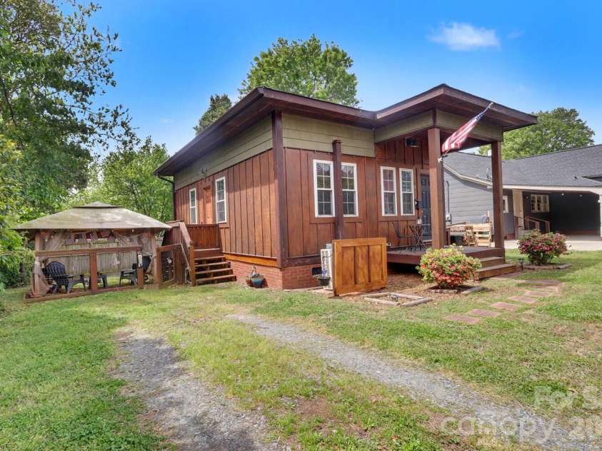 2816 Yadkin Avenue, Charlotte, NC 28205.  MLS# CAR4401875, YatesRealty ID 35757. 