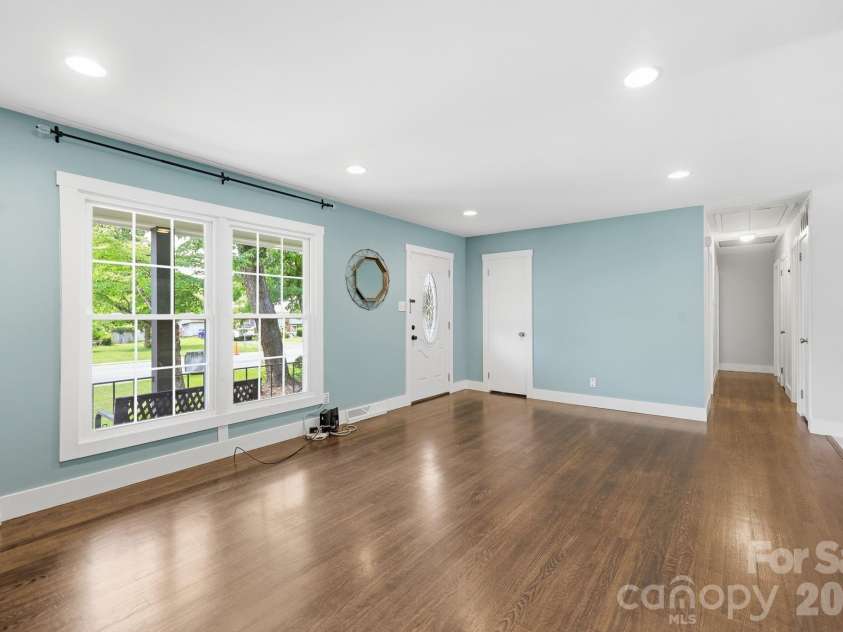 4116 Tipperary Place, Charlotte, NC 28215.  MLS# CAR4398793, YatesRealty ID 35759. 