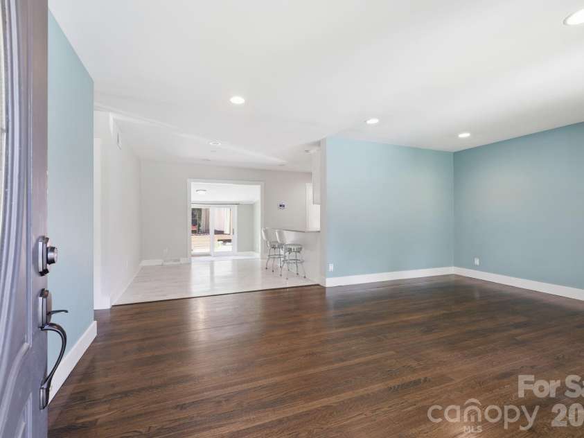 4116 Tipperary Place, Charlotte, NC 28215.  MLS# CAR4398793, YatesRealty ID 35759. 