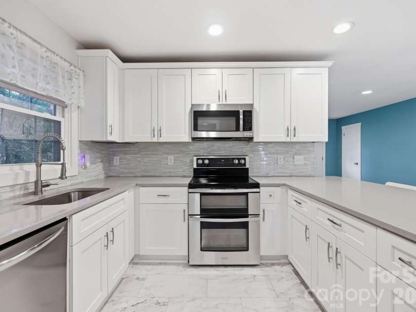 4116 Tipperary Place, Charlotte, NC 28215.  MLS# CAR4398793, YatesRealty ID 35759. 