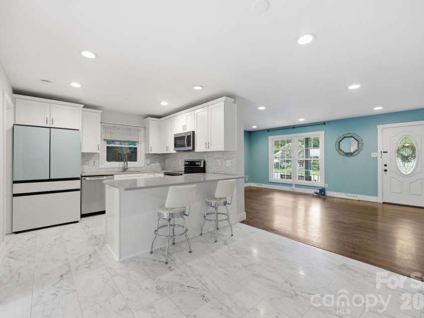 4116 Tipperary Place, Charlotte, NC 28215.  MLS# CAR4398793, YatesRealty ID 35759. 