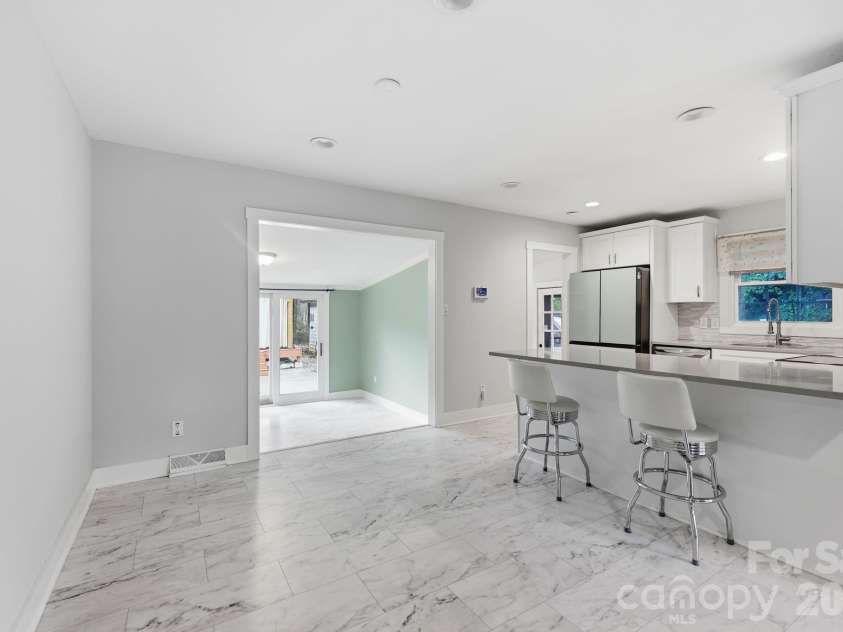 4116 Tipperary Place, Charlotte, NC 28215.  MLS# CAR4398793, YatesRealty ID 35759. 