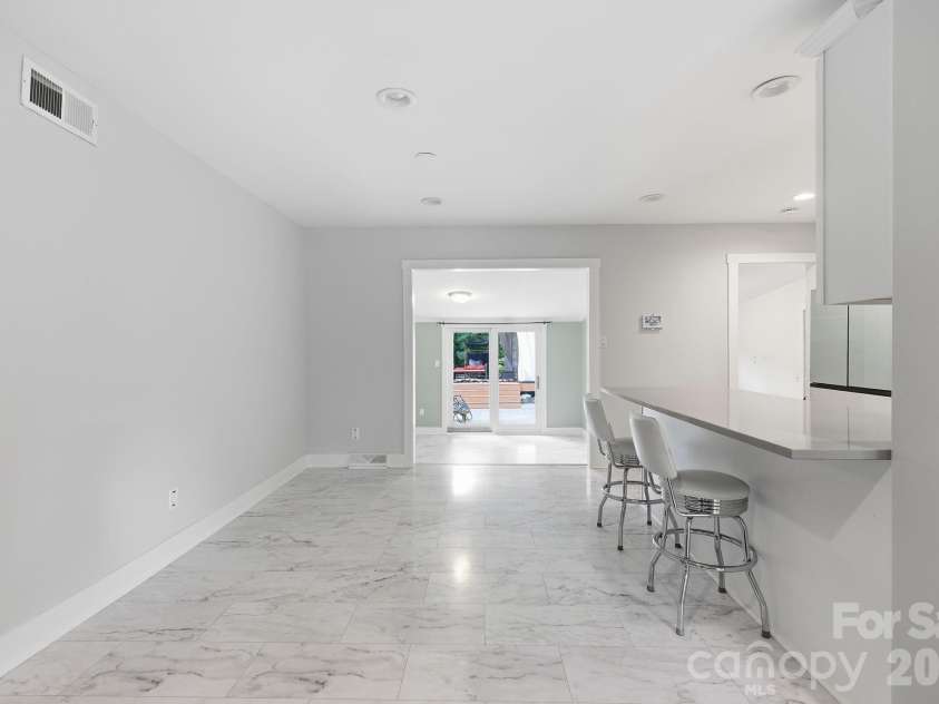 4116 Tipperary Place, Charlotte, NC 28215.  MLS# CAR4398793, YatesRealty ID 35759. 