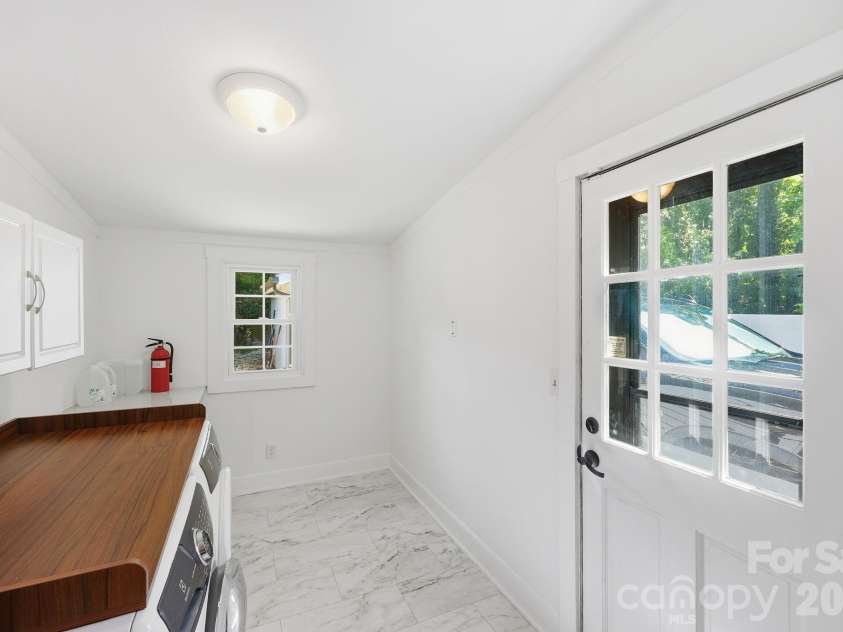 4116 Tipperary Place, Charlotte, NC 28215.  MLS# CAR4398793, YatesRealty ID 35759. 