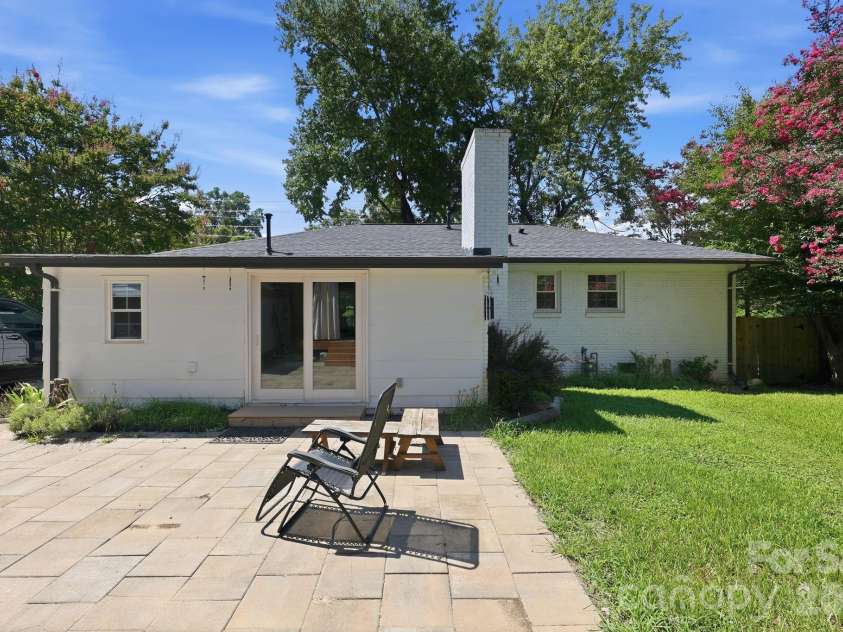 4116 Tipperary Place, Charlotte, NC 28215.  MLS# CAR4398793, YatesRealty ID 35759. 