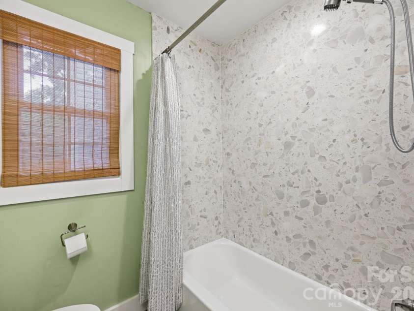 4116 Tipperary Place, Charlotte, NC 28215.  MLS# CAR4398793, YatesRealty ID 35759. 