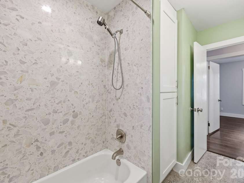 4116 Tipperary Place, Charlotte, NC 28215.  MLS# CAR4398793, YatesRealty ID 35759. 