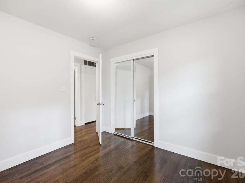 4116 Tipperary Place, Charlotte, NC 28215.  MLS# CAR4398793, YatesRealty ID 35759. 