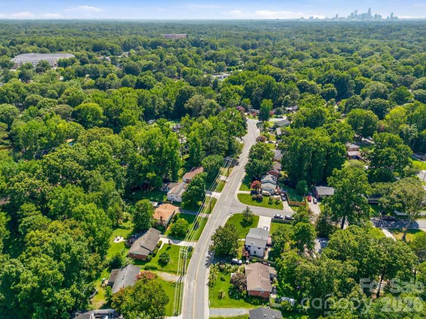 4116 Tipperary Place, Charlotte, NC 28215.  MLS# CAR4398793, YatesRealty ID 35759. 