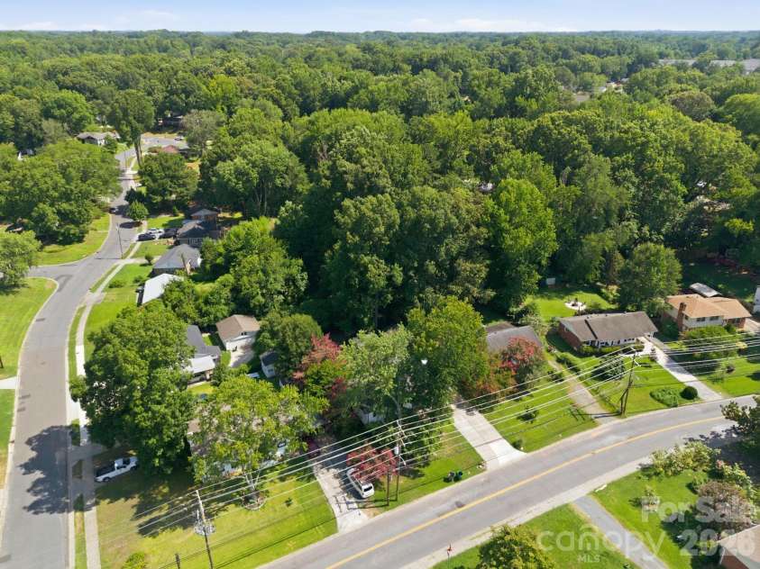 4116 Tipperary Place, Charlotte, NC 28215.  MLS# CAR4398793, YatesRealty ID 35759. 