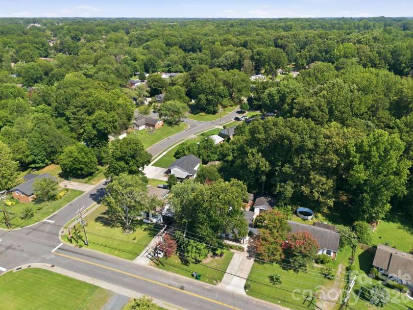 4116 Tipperary Place, Charlotte, NC 28215.  MLS# CAR4398793, YatesRealty ID 35759. 