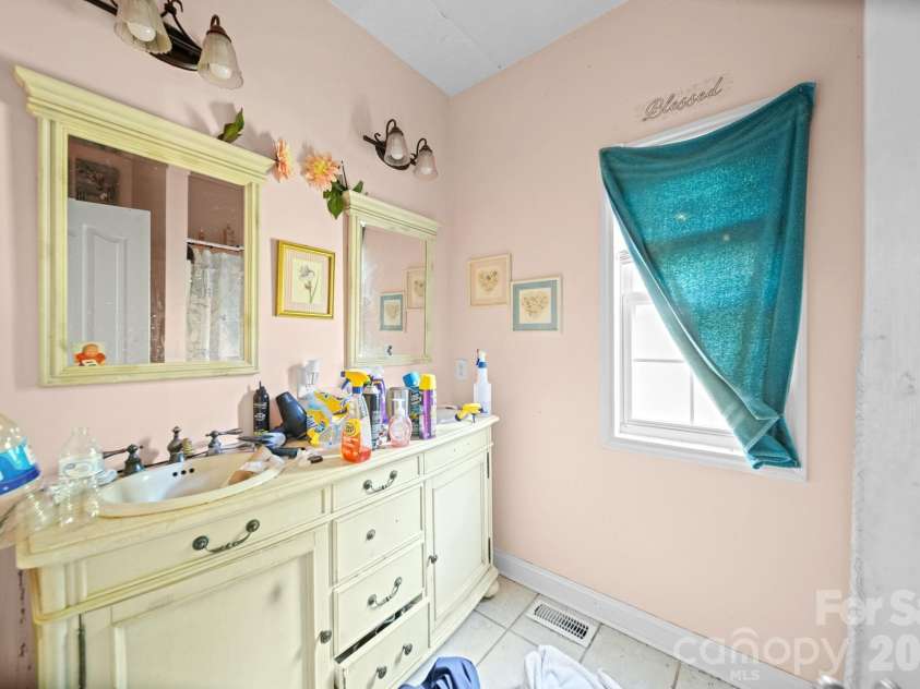 546 Hopewell Road, Blacksburg, SC 29702.  MLS# CAR4402165, YatesRealty ID 35761. 