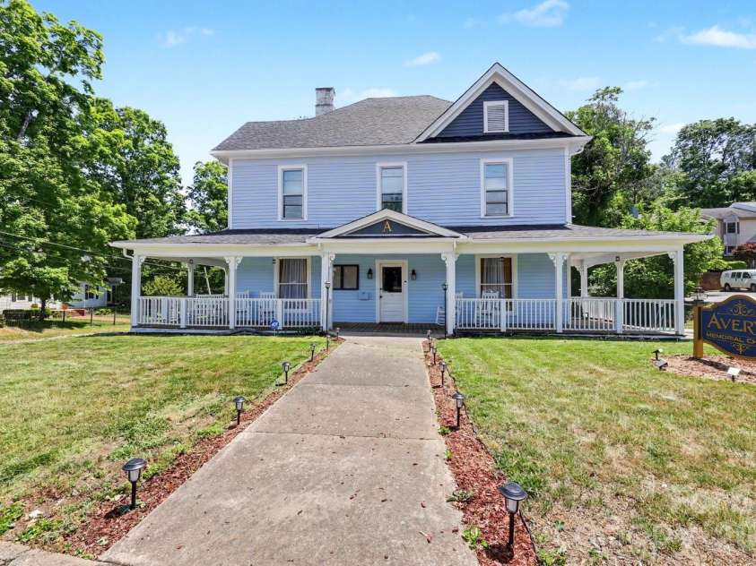 601 College Avenue, Lenoir, NC 28645.  MLS# CAR4402151, YatesRealty ID 35762. 