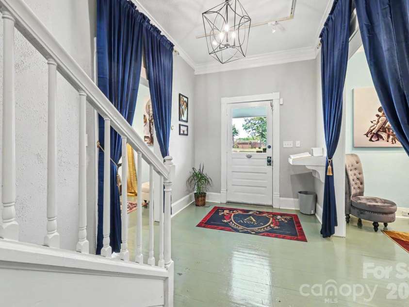 601 College Avenue, Lenoir, NC 28645.  MLS# CAR4402151, YatesRealty ID 35762. 