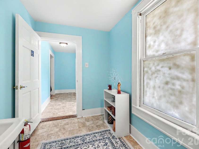 601 College Avenue, Lenoir, NC 28645.  MLS# CAR4402151, YatesRealty ID 35762. 