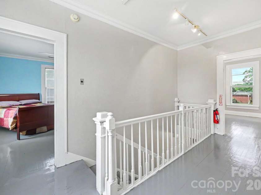 601 College Avenue, Lenoir, NC 28645.  MLS# CAR4402151, YatesRealty ID 35762. 