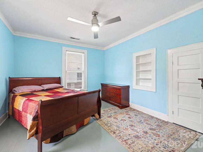 601 College Avenue, Lenoir, NC 28645.  MLS# CAR4402151, YatesRealty ID 35762. 
