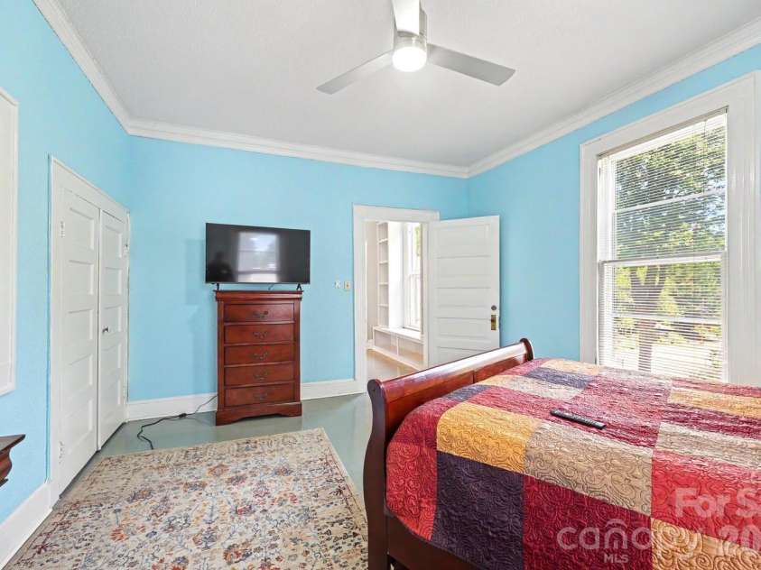 601 College Avenue, Lenoir, NC 28645.  MLS# CAR4402151, YatesRealty ID 35762. 