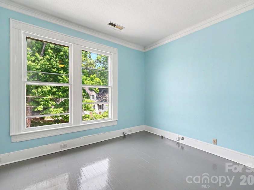 601 College Avenue, Lenoir, NC 28645.  MLS# CAR4402151, YatesRealty ID 35762. 