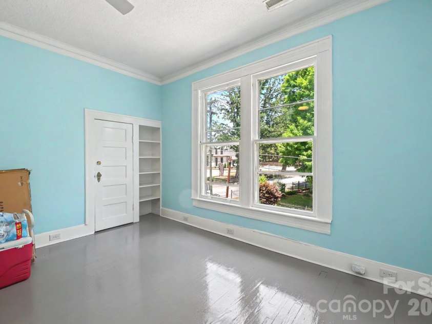 601 College Avenue, Lenoir, NC 28645.  MLS# CAR4402151, YatesRealty ID 35762. 