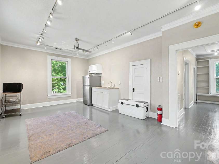 601 College Avenue, Lenoir, NC 28645.  MLS# CAR4402151, YatesRealty ID 35762. 