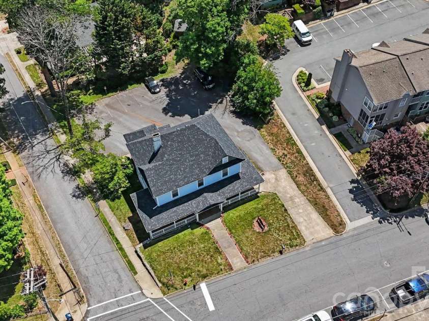601 College Avenue, Lenoir, NC 28645.  MLS# CAR4402151, YatesRealty ID 35762. 