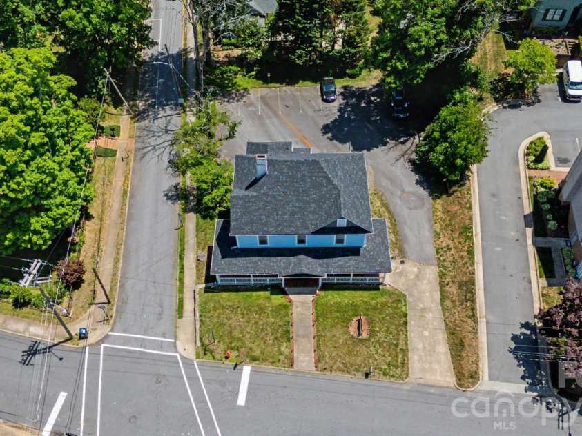 601 College Avenue, Lenoir, NC 28645.  MLS# CAR4402151, YatesRealty ID 35762. 