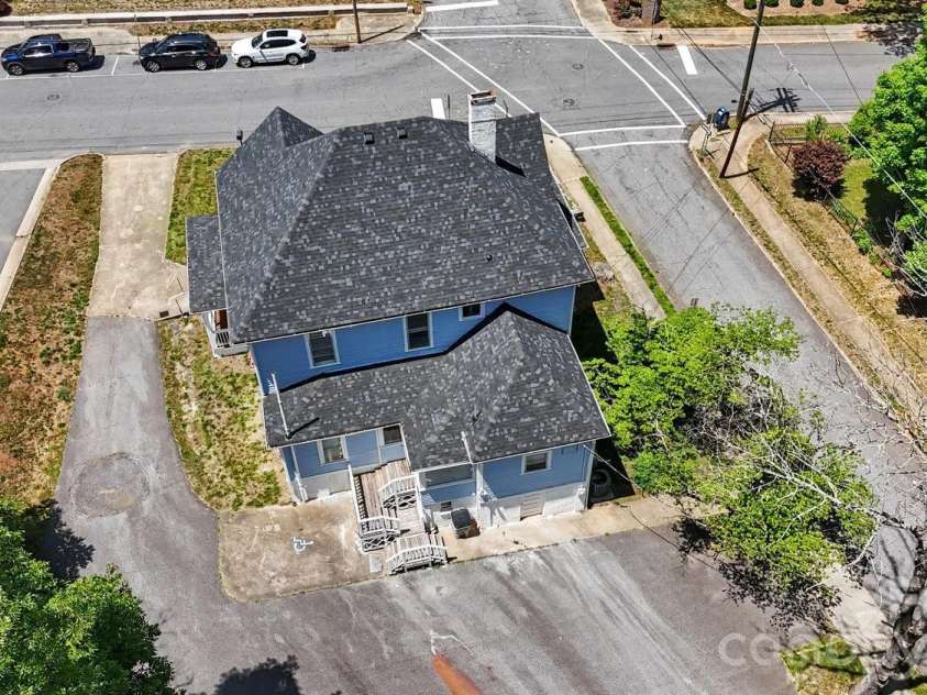 601 College Avenue, Lenoir, NC 28645.  MLS# CAR4402151, YatesRealty ID 35762. 