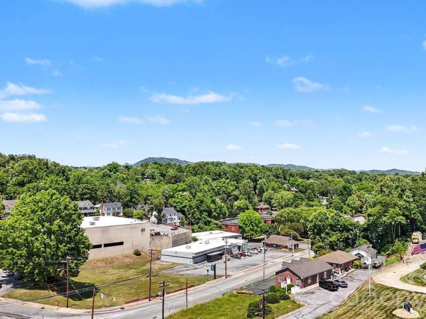 601 College Avenue, Lenoir, NC 28645.  MLS# CAR4402151, YatesRealty ID 35762. 