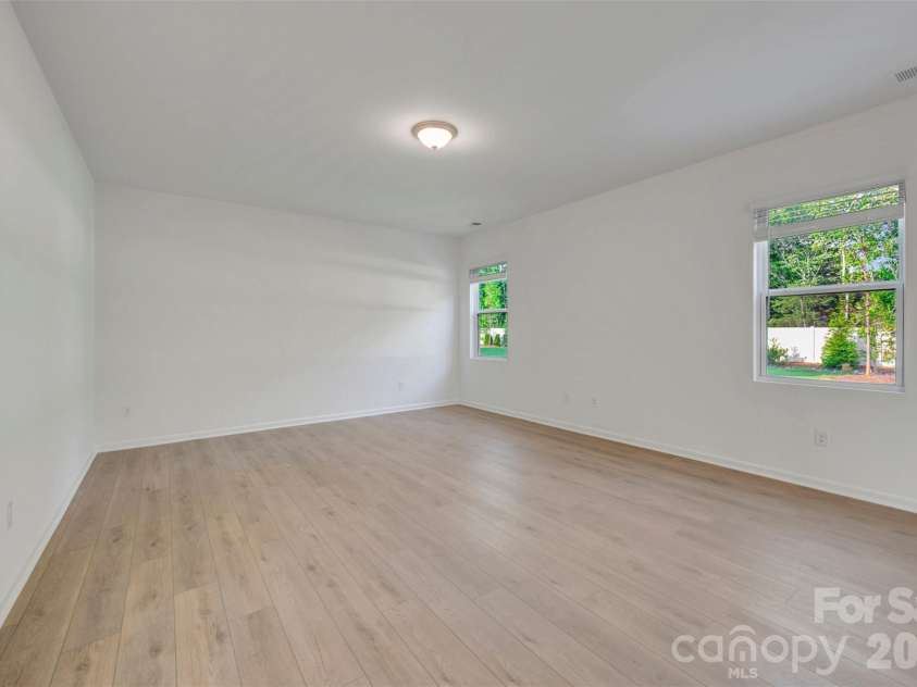 512 Willoughby Park Drive, Monroe, NC 28112.  MLS# CAR4401345, YatesRealty ID 35767. Family room