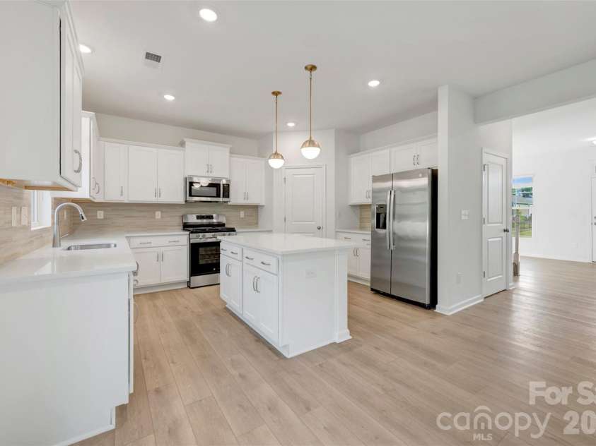 512 Willoughby Park Drive, Monroe, NC 28112.  MLS# CAR4401345, YatesRealty ID 35767. Kitchen